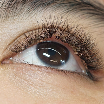 Lem Eyelash Extension Jadi Putih dan Cepat Mengeras Akibat Shock Polymerization Lash Glue