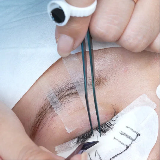 proses penggunaan lem pada kelas academy lavere