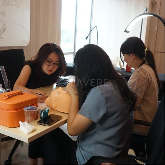 class eyelash extension lavere academy