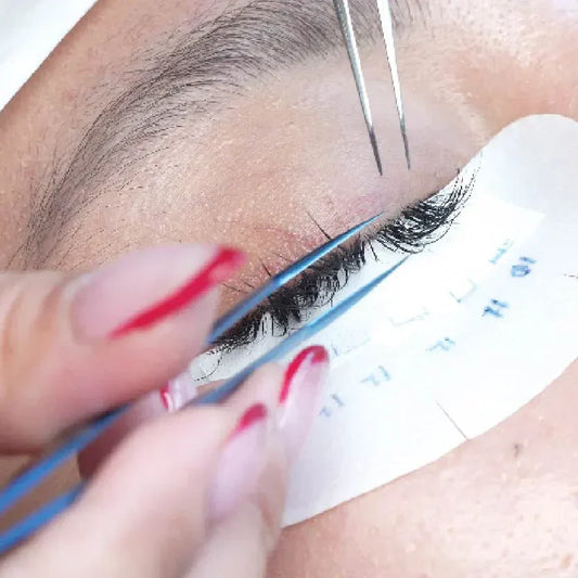 Kenapa Klien Tidak Boleh Mencabut Lash Sendiri? Ini Penjelasannya